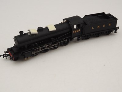 Lot 92 - A pair of HORNBY OO gauge LNER steam...