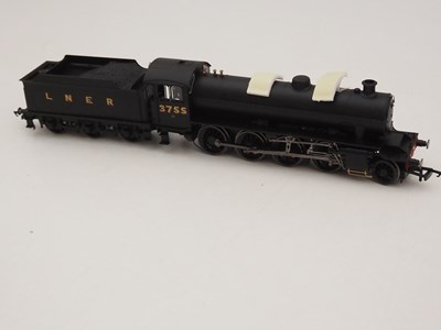 Lot 92 - A pair of HORNBY OO gauge LNER steam...