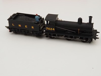 Lot 94 - A pair of HORNBY OO gauge LNER steam...