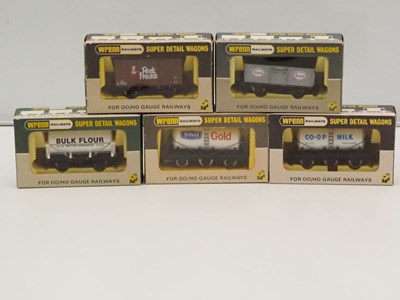 Lot 120 - WRENN - A selection of rarer issue OO gauge...