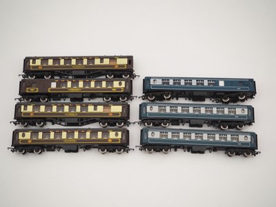 Lot 122 - A group of unboxed WRENN OO gauge Pullman...
