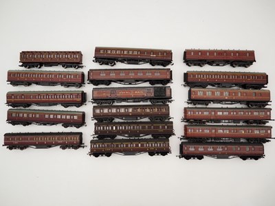 Lot 131 - A group of OO gauge unboxed passenger coaches...