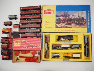 Lot 143 - A large group of HORNBY DUBLO 2-rail OO gauge...
