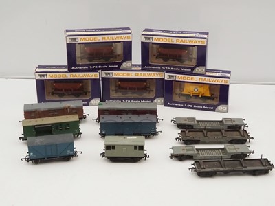 Lot 145 - A group of boxed DAPOL OO gauge wagons...