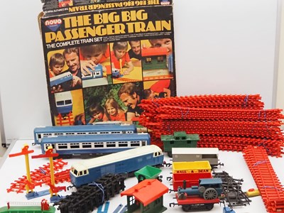 Lot 151 - TRIANG BIG BIG TRAIN - A group of locomotives,...