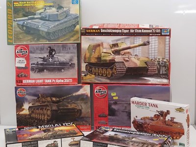 Lot 209 - A group of 1:32 and 1:35 scale military...