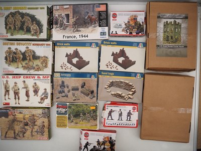 Lot 210 - A group of 1:35 scale military vehicle kits by...