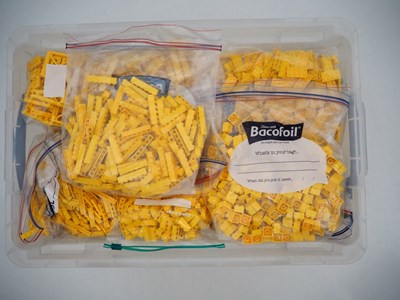 Lot 259 - LEGO: Unboxed mostly yellow LEGO bricks and...