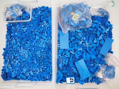 Lot 269 - LEGO: Unboxed mostly blue LEGO bricks and...