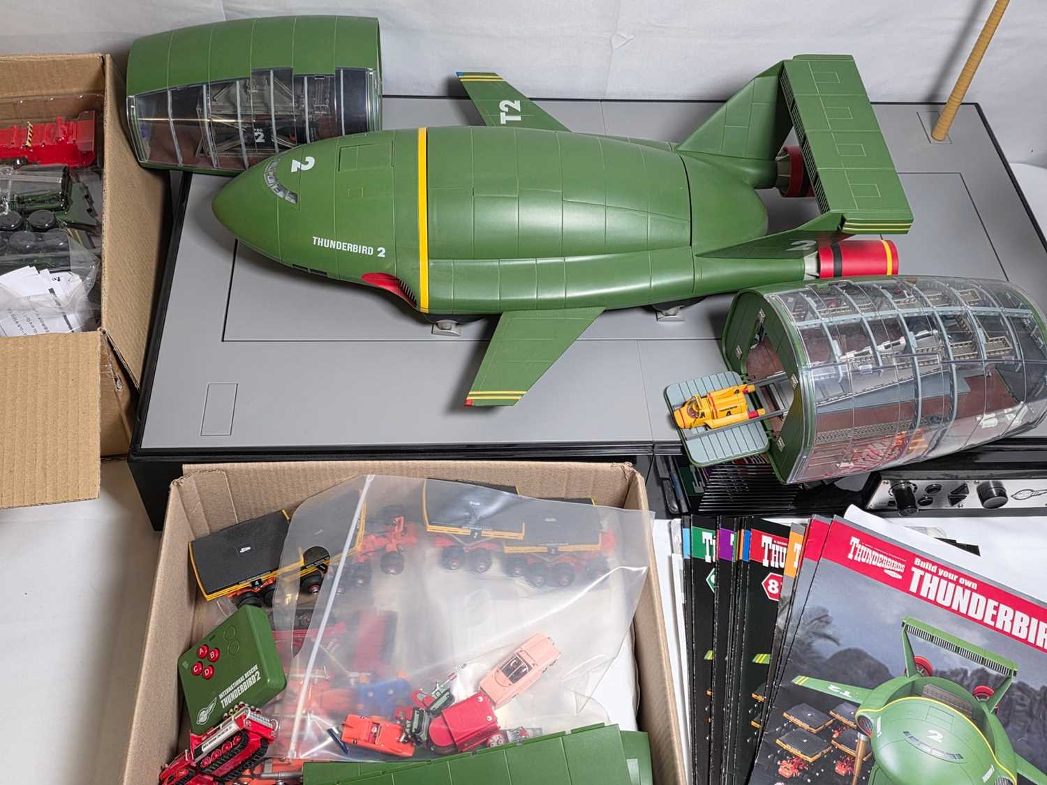 Build Thunderbird 2 In Your Living Room! - Gerry Anderson News - Foto 2