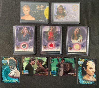Lot 436 - BUFFY THE VAMPIRE SLAYER - A group of Buffy...