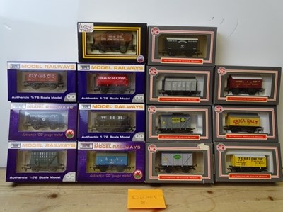 Lot 9 - OO GAUGE MODEL RAILWAYS: A group of boxed...