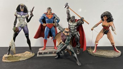 Lot 392 - A group of built Horizon resin model kits for...