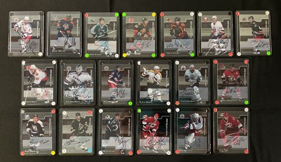 Lot 489 - HOCKEY - 19 Autograph hockey cards from the...