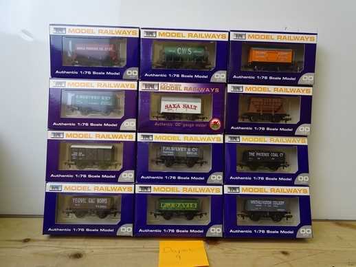 Lot 10 - OO GAUGE MODEL RAILWAYS: A group of boxed...