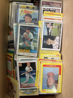 Lot 535 - BASEBALL - A large lot of mixed baseball...