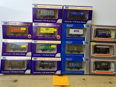 Lot 11 - OO GAUGE MODEL RAILWAYS: A group of boxed...