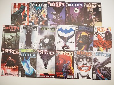 Lot 215 - DETECTIVE COMICS #865 to 881 (17 in Lot) -...