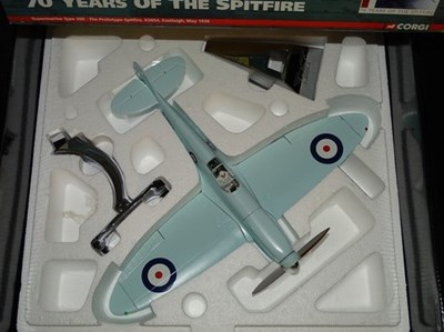 Lot 132 - A CORGI Aviation Archive 1:32 Scale AA33908 70...