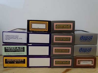 Lot 13 - OO GAUGE MODEL RAILWAYS: A group of boxed...