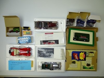 Lot 151 - GENERAL DIECAST: A group of mostly boxed...