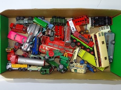 Lot 152 - GENERAL DIECAST: A mixed tray of playworn...