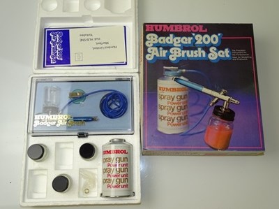 Lot 156 - HUMBROL: A Badger 200 Airbrush set - unused -...