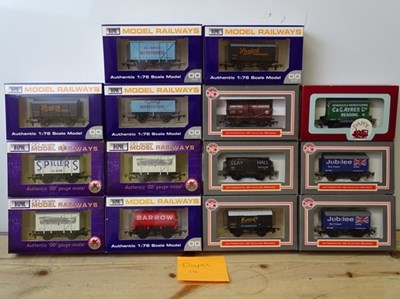 Lot 15 - OO GAUGE MODEL RAILWAYS: A group of boxed...