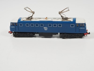 Lot 4 - A HORNBY DUBLO OO gauge 2-rail 2245 Class AL1...