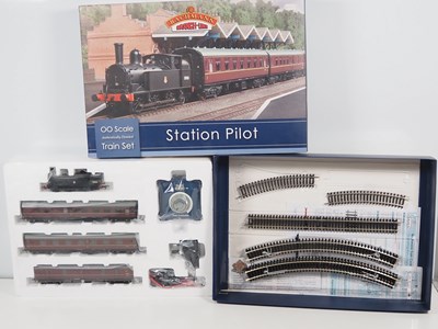 Lot 11 - A BACHMANN OO gauge 30-180 'Station Pilot'...