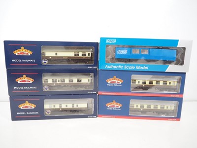 Lot 70 - BACHMANN OO gauge rake of Mk1 Passenger...
