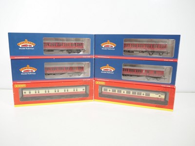 Lot 71 - BACHMANN OO gauge BR MK1 Suburban Coaches in...
