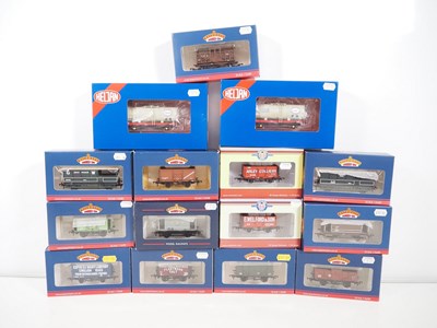 Lot 86 - A mixed group of OO gauge wagons by BACHMANN,...