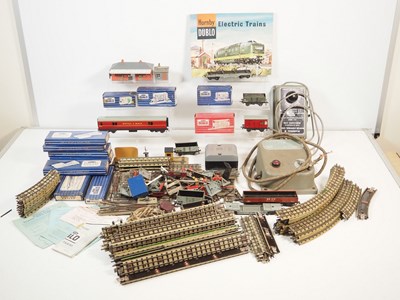 Lot 137 - HORNBY DUBLO OO gauge boxed and unboxed...