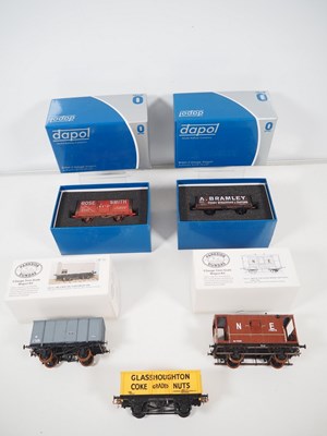 Lot 142 - Boxed O gauge wagons, comprising 2 x ready to...