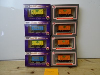 Lot 18 - OO GAUGE MODEL RAILWAYS: A group of boxed...