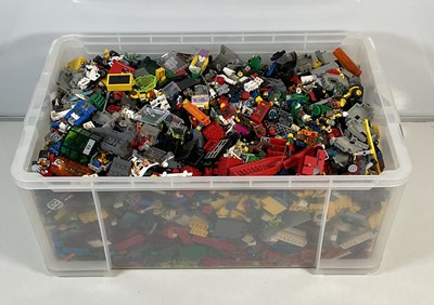 Lot 179 - LEGO: Unboxed 'brick n mix' assorted sizes and...