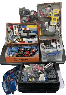 Lot 180 - LEGO: TRAINS - A large group of TRAIN /...
