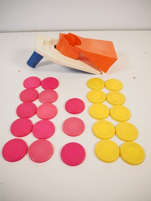 Lot 203 - MATTEL - vintage 'Zzzoom-It' toy launcher with...
