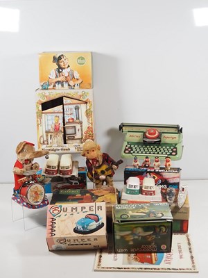 Lot 211 - A large group of vintage and reproduction...