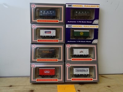 Lot 19 - OO GAUGE MODEL RAILWAYS: A group of boxed...