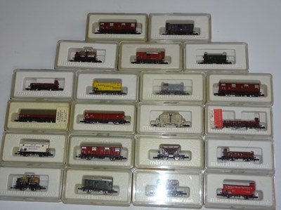 Lot 200 - Z GAUGE MODEL RAILWAYS: A large quantity of...