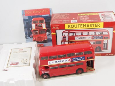 Lot 305 - A SUNSTAR 1:24 scale 2901 Routemaster bus 'RM8...