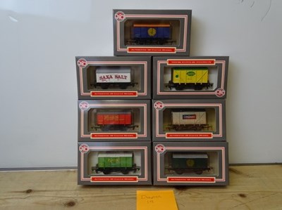 Lot 20 - OO GAUGE MODEL RAILWAYS: A group of boxed...