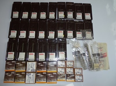 Lot 210 - Z GAUGE MODEL RAILWAYS: A large quantity of...