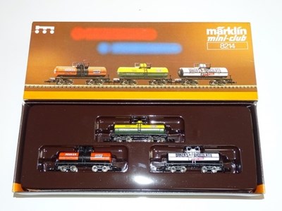 Lot 211 - Z GAUGE MODEL RAILWAYS: A MARKLIN 8214...