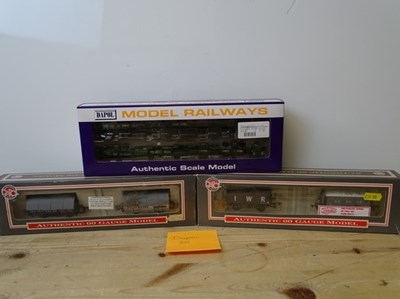 Lot 21 - OO GAUGE MODEL RAILWAYS: A pair of DAPOL...