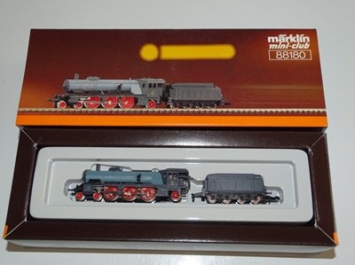 Lot 227 - Z GAUGE MODEL RAILWAYS: A MARKLIN 88180 Class...