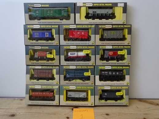 Lot 22 - OO GAUGE MODEL RAILWAYS: A group of boxed...