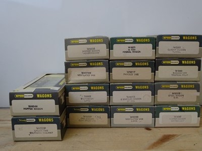 Lot 22 - OO GAUGE MODEL RAILWAYS: A group of boxed...